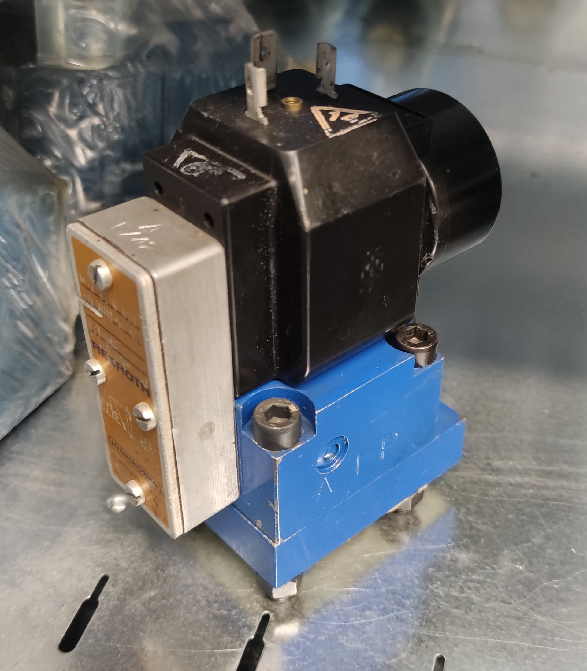 DISTRIB. M-4SE10 Y2X/630G12NZ4 0